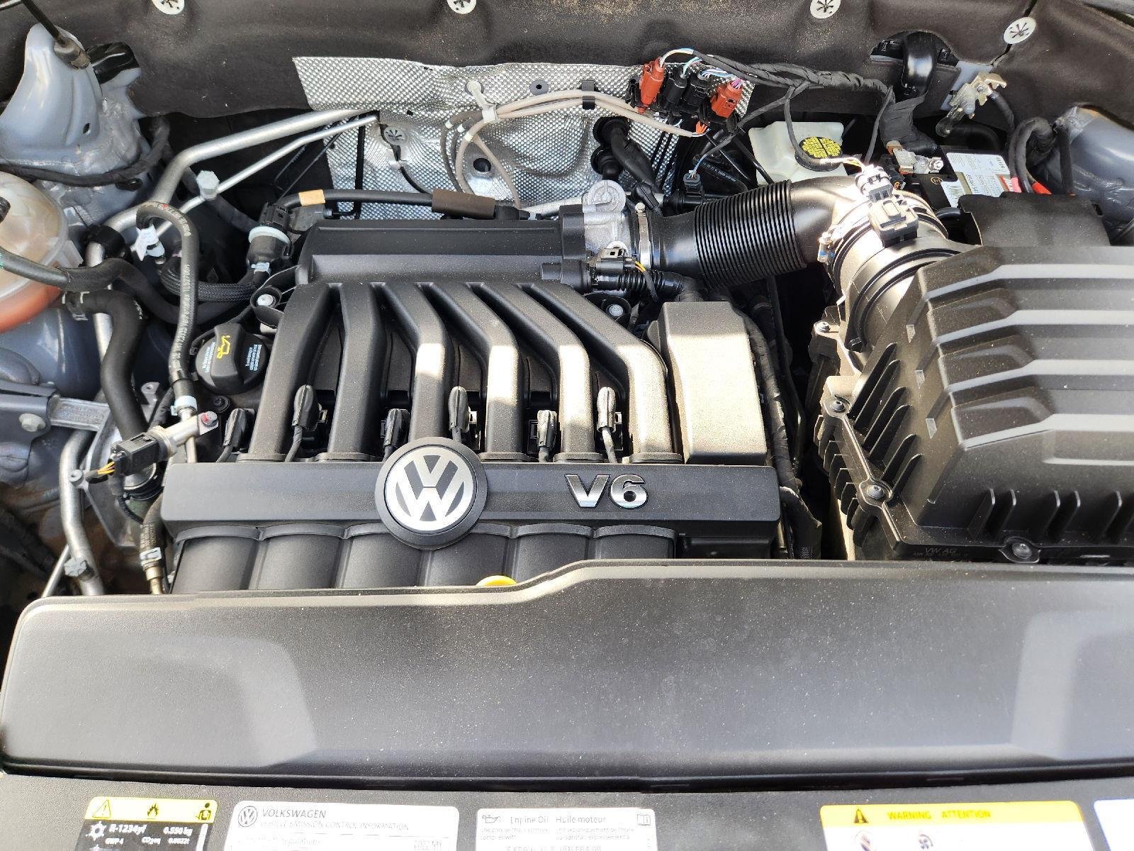 Used 2022 Platinum Gray Metallic Volkswagen 3.6L V6 SE w/Technology image 30
