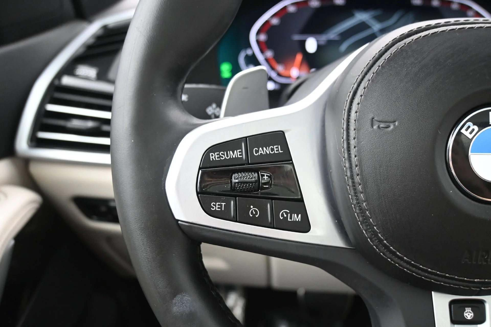 Used 2022 Black Sapphire Metallic BMW xDrive40i image 22
