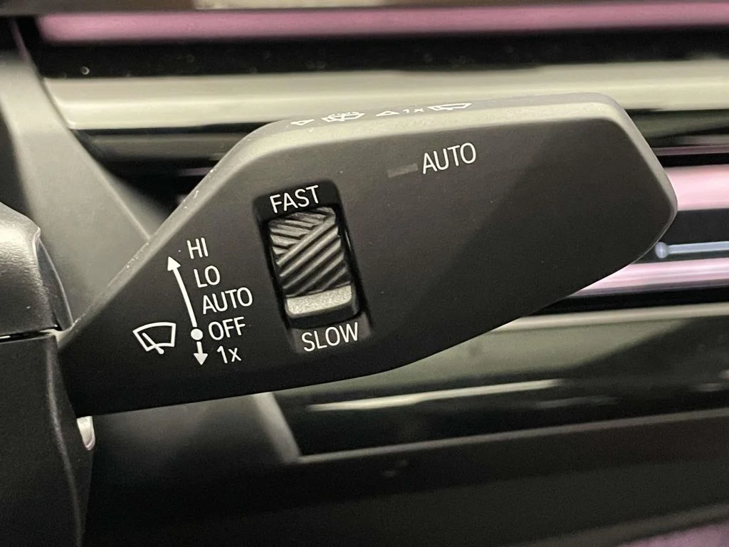 2026 BMW 5 Series 550e - Photo 34