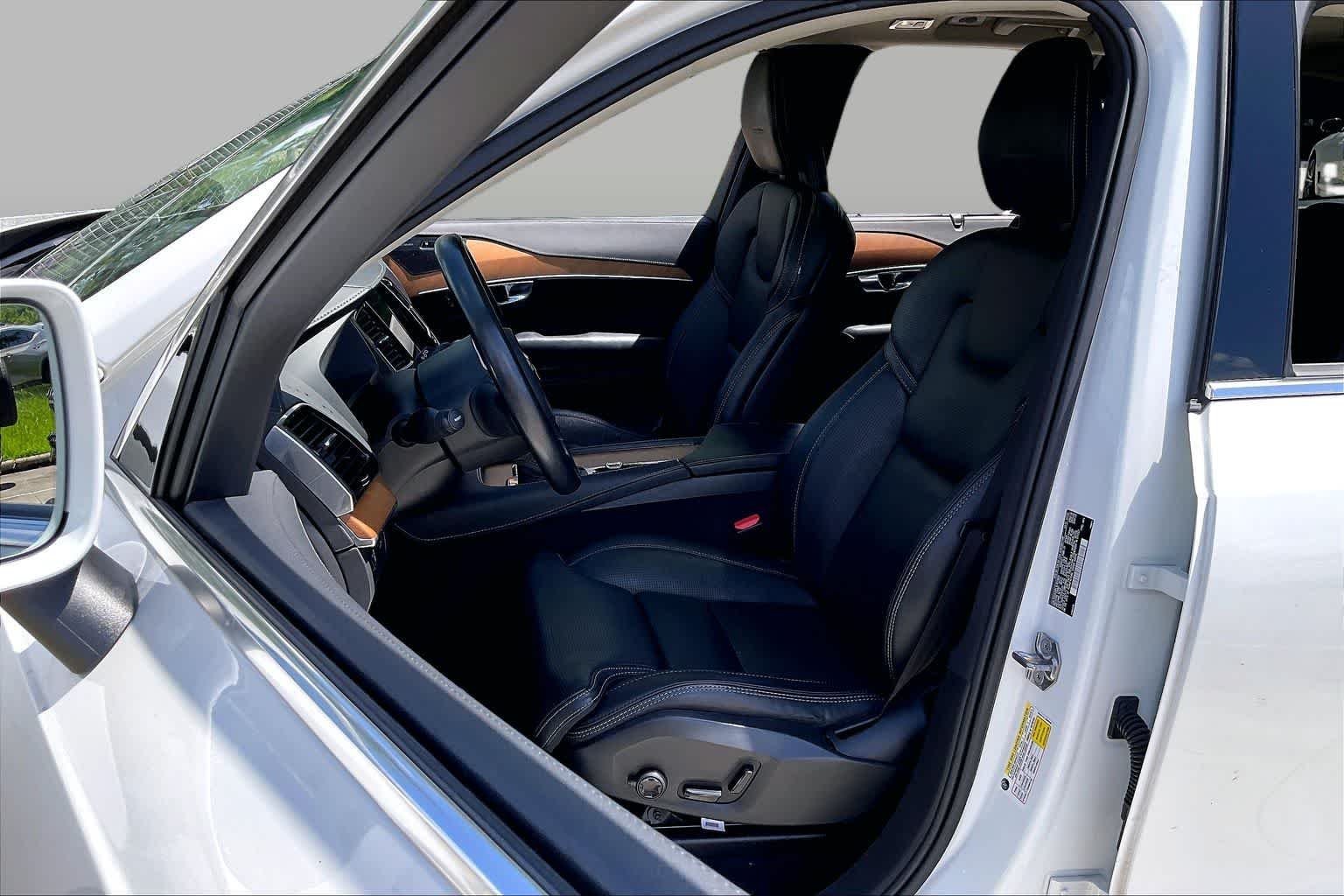 Used 2020 Crystal White Metallic Volvo Inscription image 7