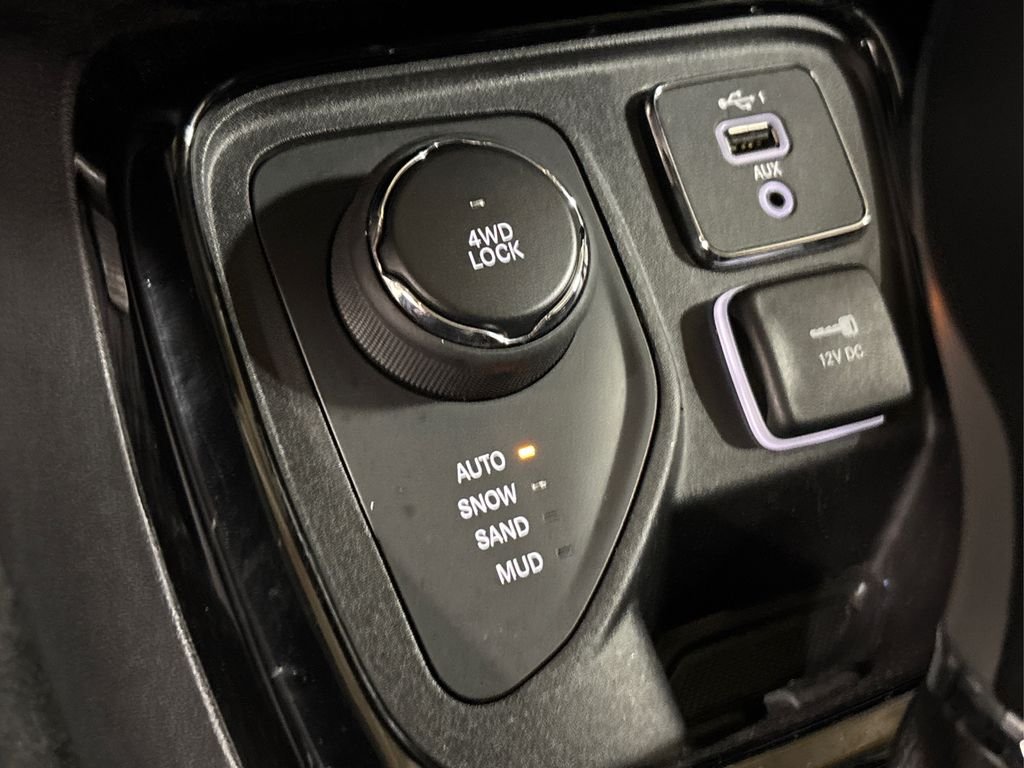 Used 2020 Black Jeep Latitude image 33