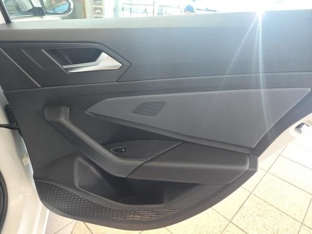 2025 Volkswagen Jetta SE - Photo 12
