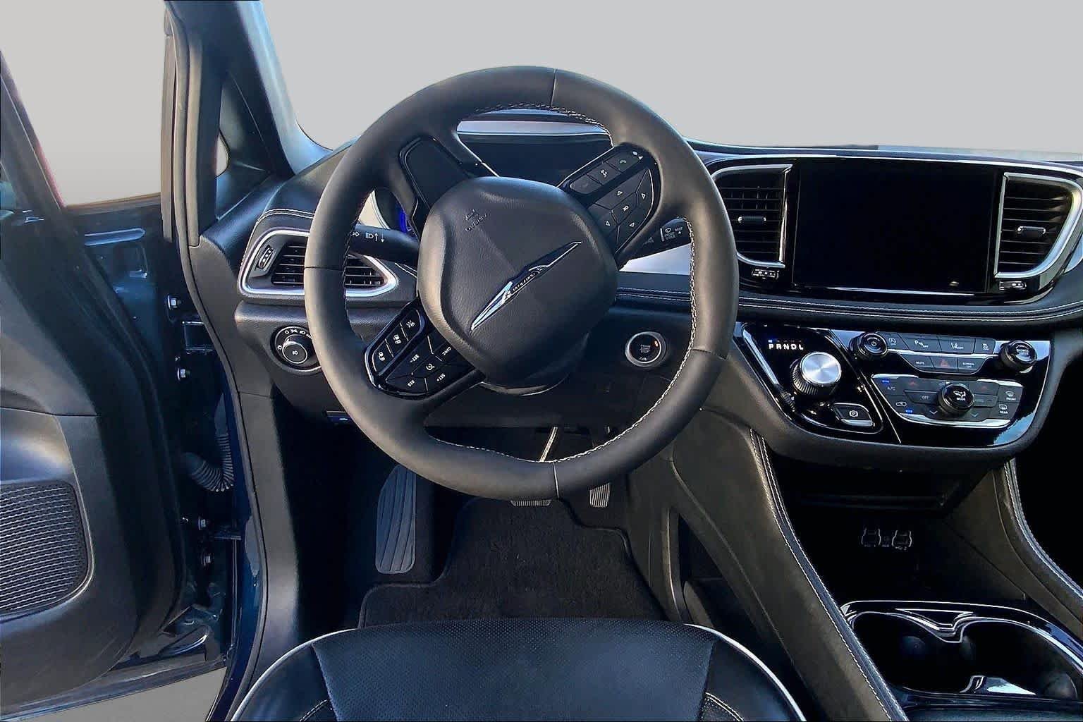 Used 2025 Fathom Blue Pearlcoat Chrysler Limited image 6