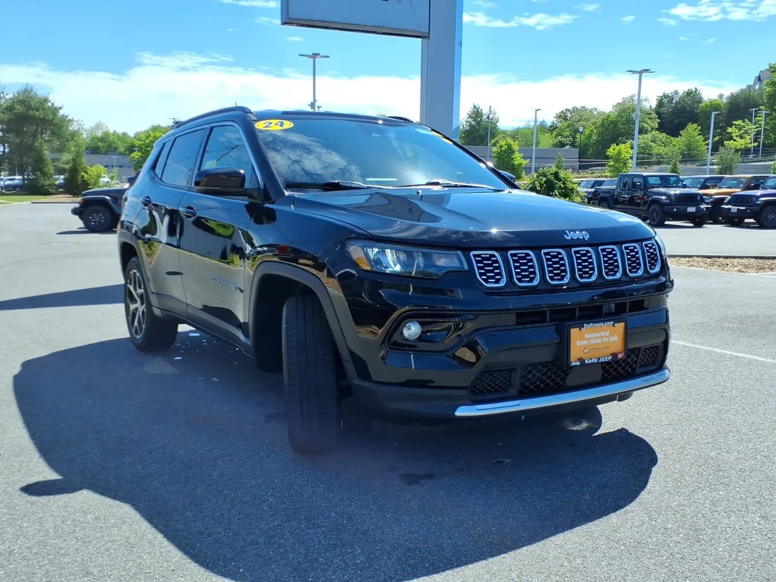 Certified Used 2024 Diamond Black Crystal Pearlcoat Jeep Limited image 5