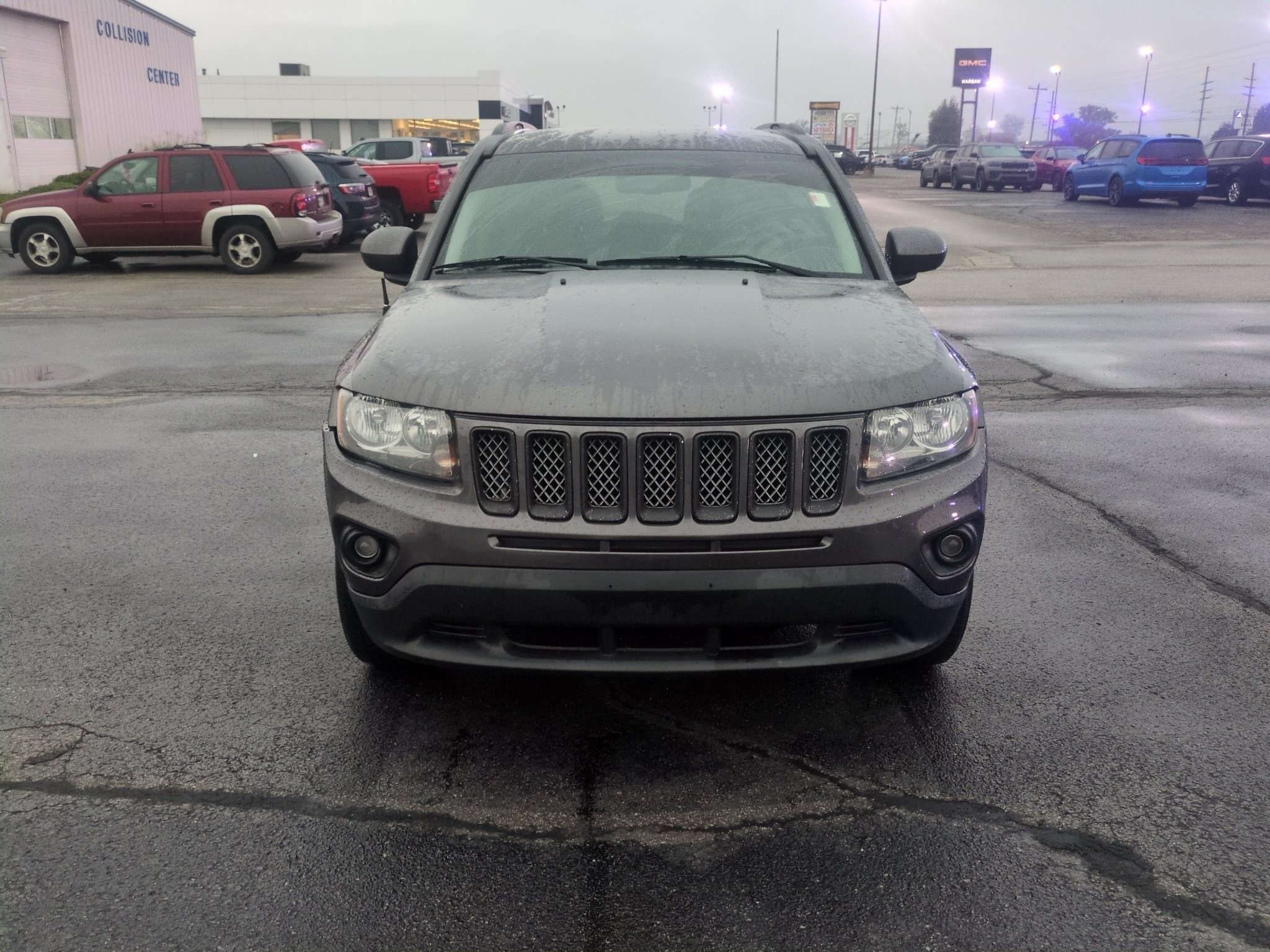 Used 2017 Granite Crystal Metallic Clearcoat Jeep Latitude image 2