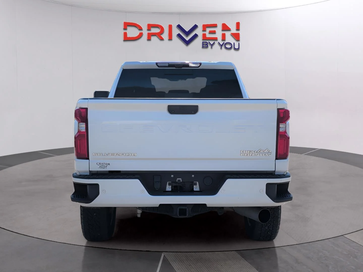Used 2024 Summit White Chevrolet High Country image 4