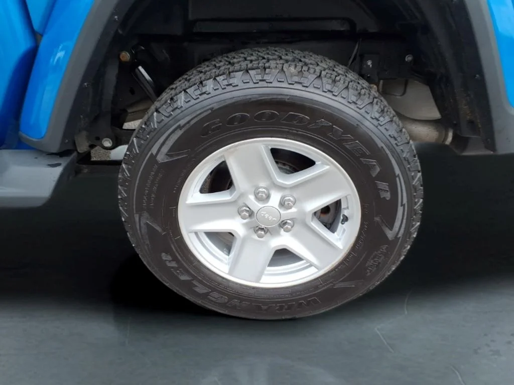 Used 2021 Blue Jeep Sport image 14
