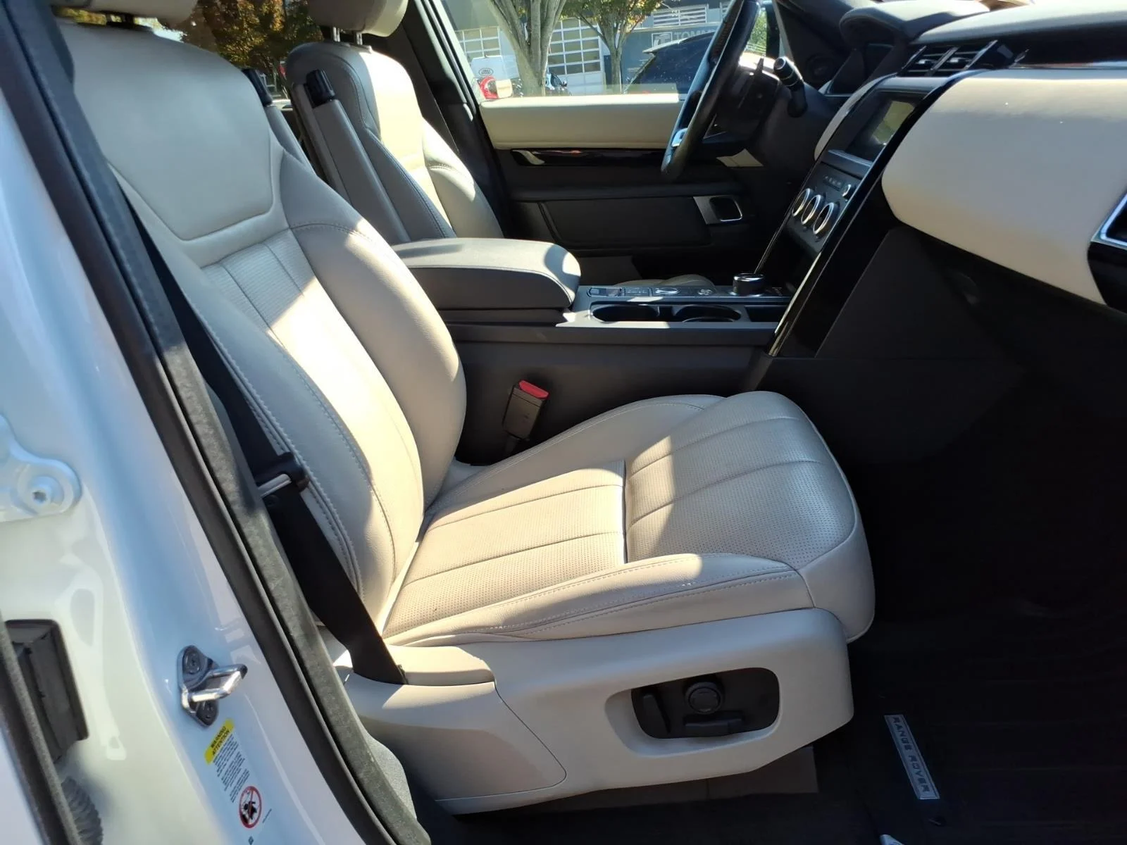 Used 2020 Fuji White Land Rover SE image 23