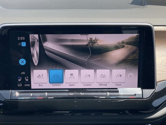 New 2026 Black Volkswagen 2.0T SE w/Technology image 14