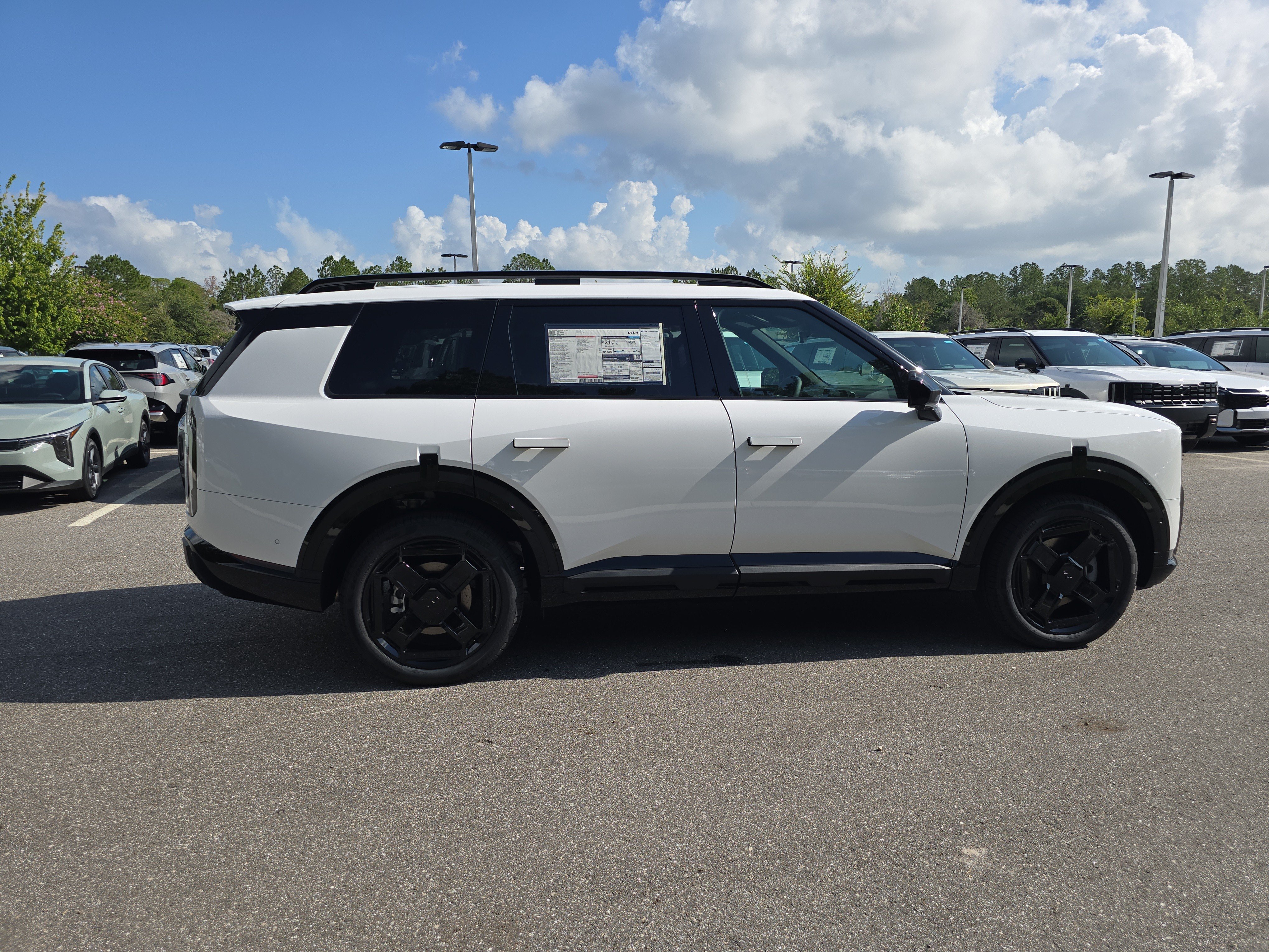 New 2027 Glacial White Pearl Kia X-LINE SX image 9