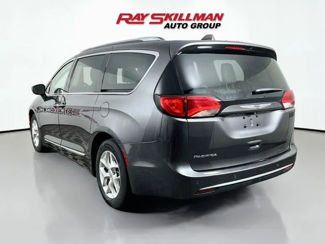 Used 2019 Gray Chrysler Touring L Plus image 5