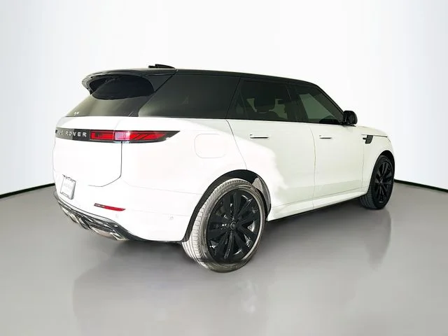 Used 2024 White Land Rover Dynamic SE image 5