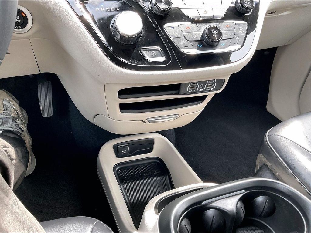 Used 2023 White Chrysler Touring L image 26