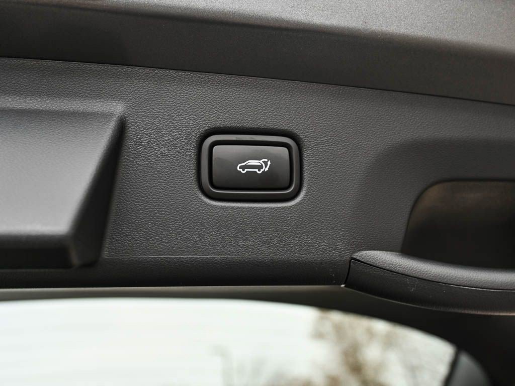 New 2026 Creamy White Pearl Hyundai SEL AWD image 9