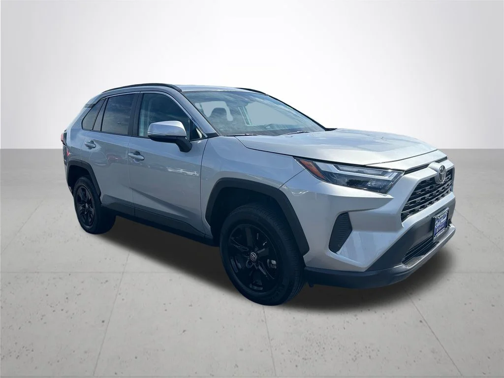 Used 2025 Silver Toyota XLE image 5