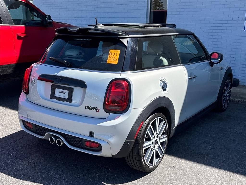 Used 2020 White MINI Classic image 9