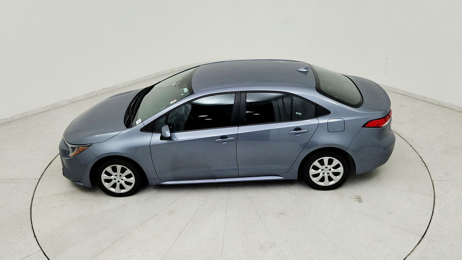 Used 2024  Toyota LE image 17