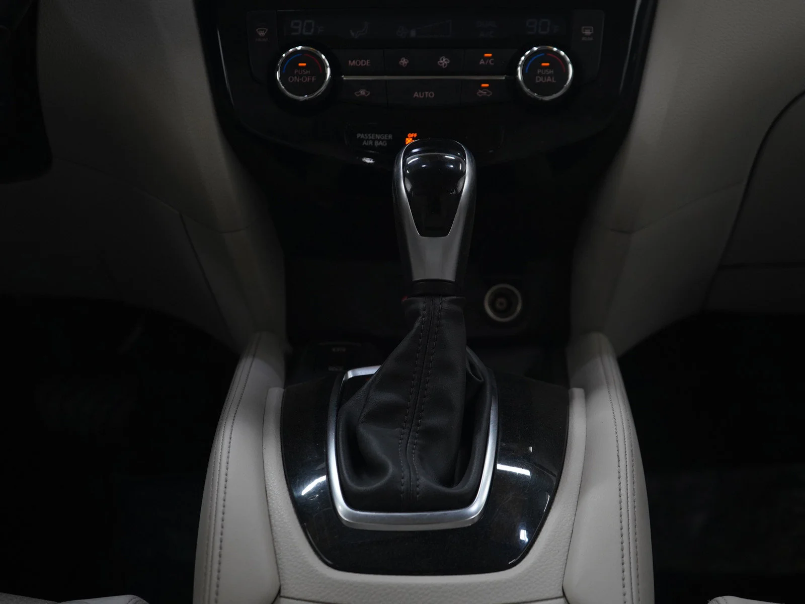 Used 2020 Pearl White Tricoat Nissan SV image 16