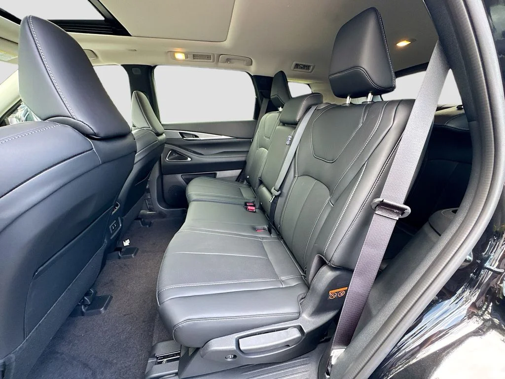 New 2027 MINERAL BLACK INFINITI Luxe FWD image 26