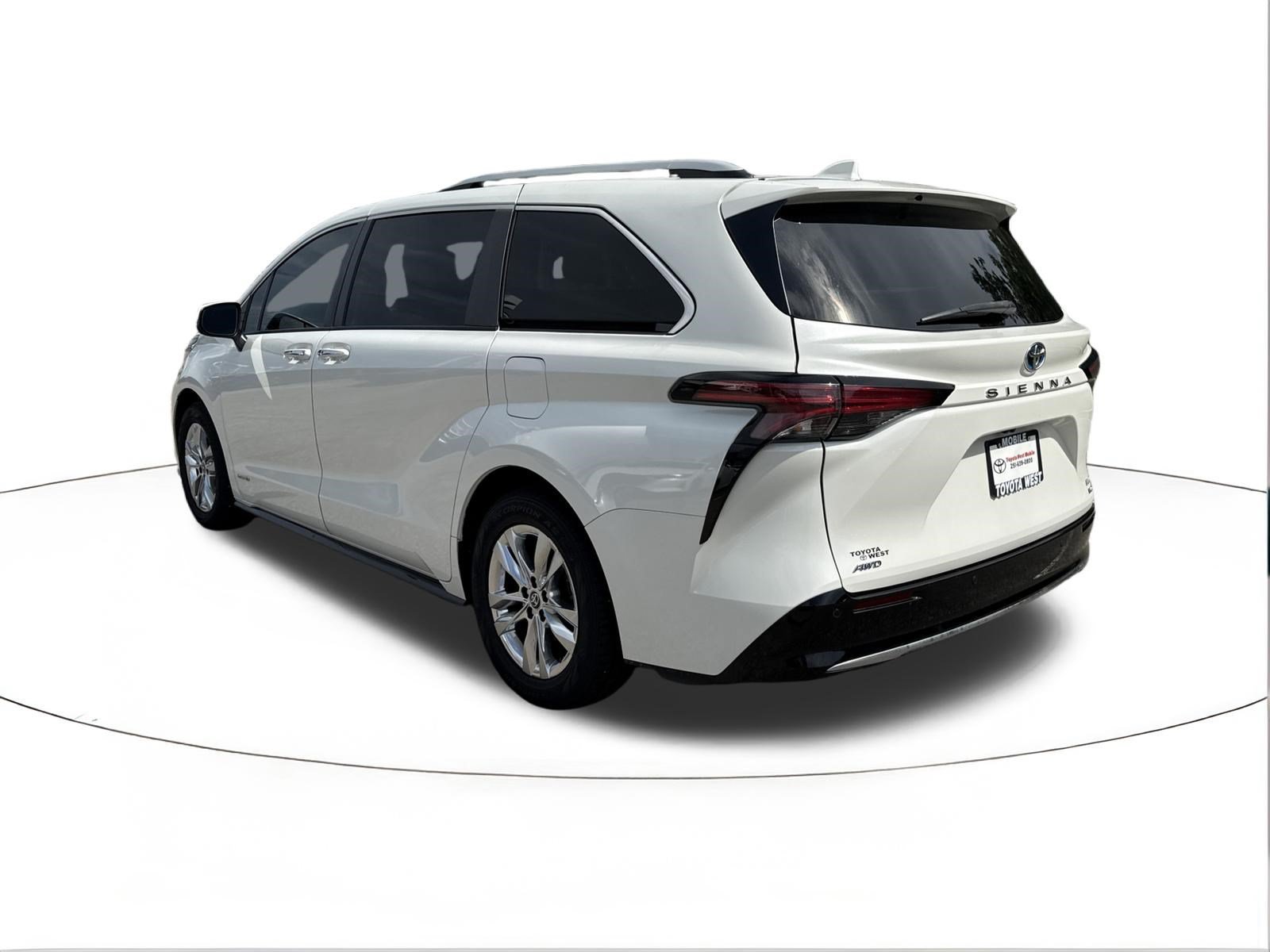 Used 2021 Blizzard Pearl Toyota Limited image 5