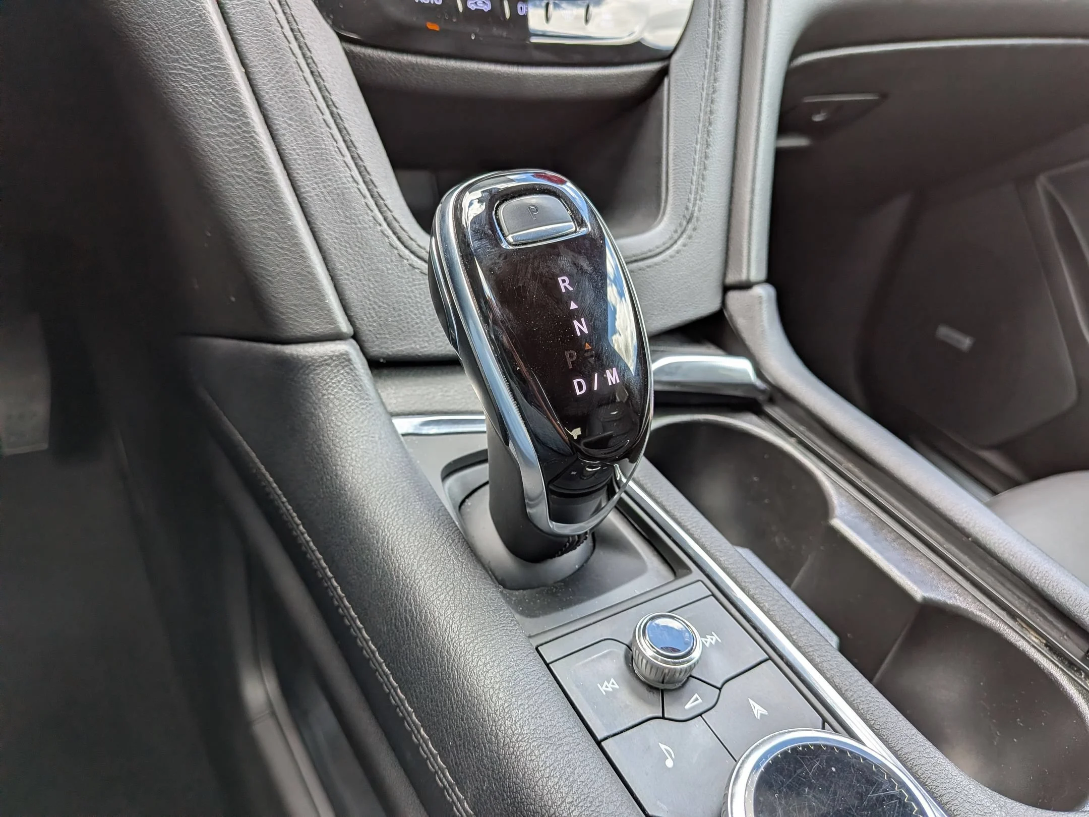 Used 2022 Wilder Metallic Cadillac AWD Premium Luxury image 14