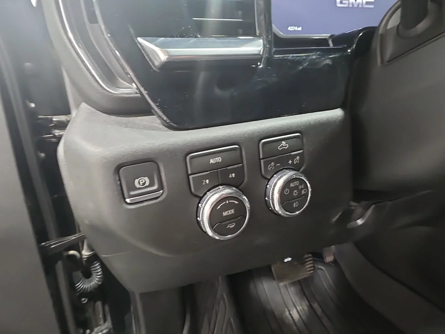 Certified Used 2026 Onyx Black GMC Elevation image 17