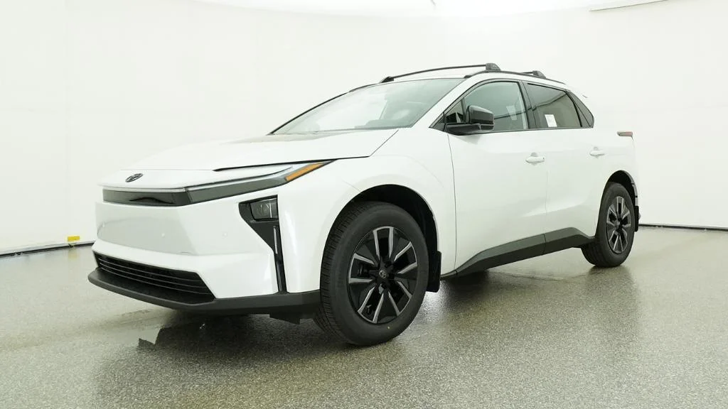 New 2026 Wind Chill Pearl Toyota XLE image 19