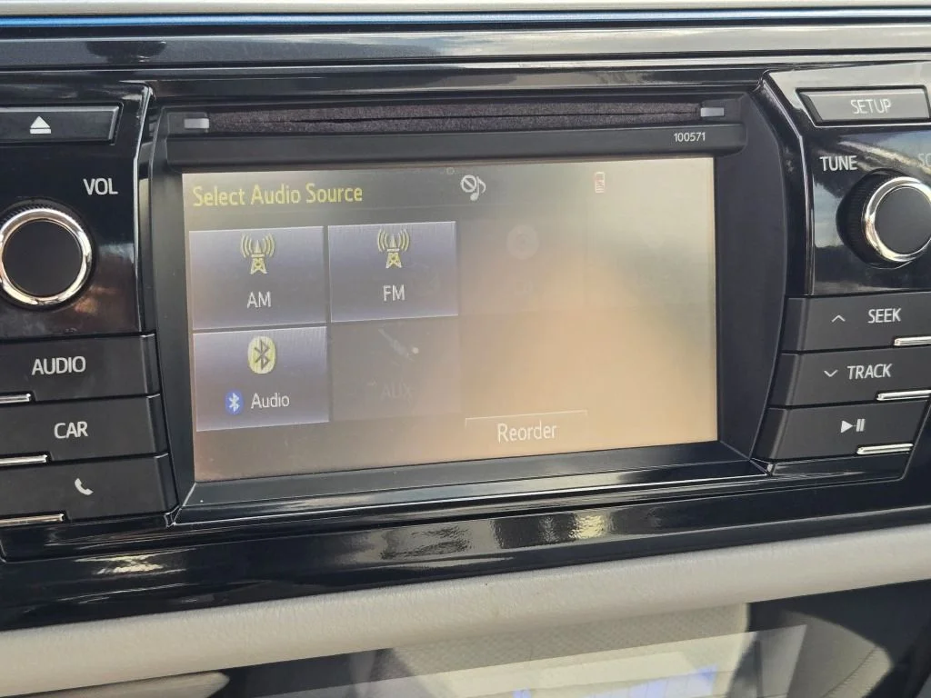 Used 2016 Silver Toyota LE image 21