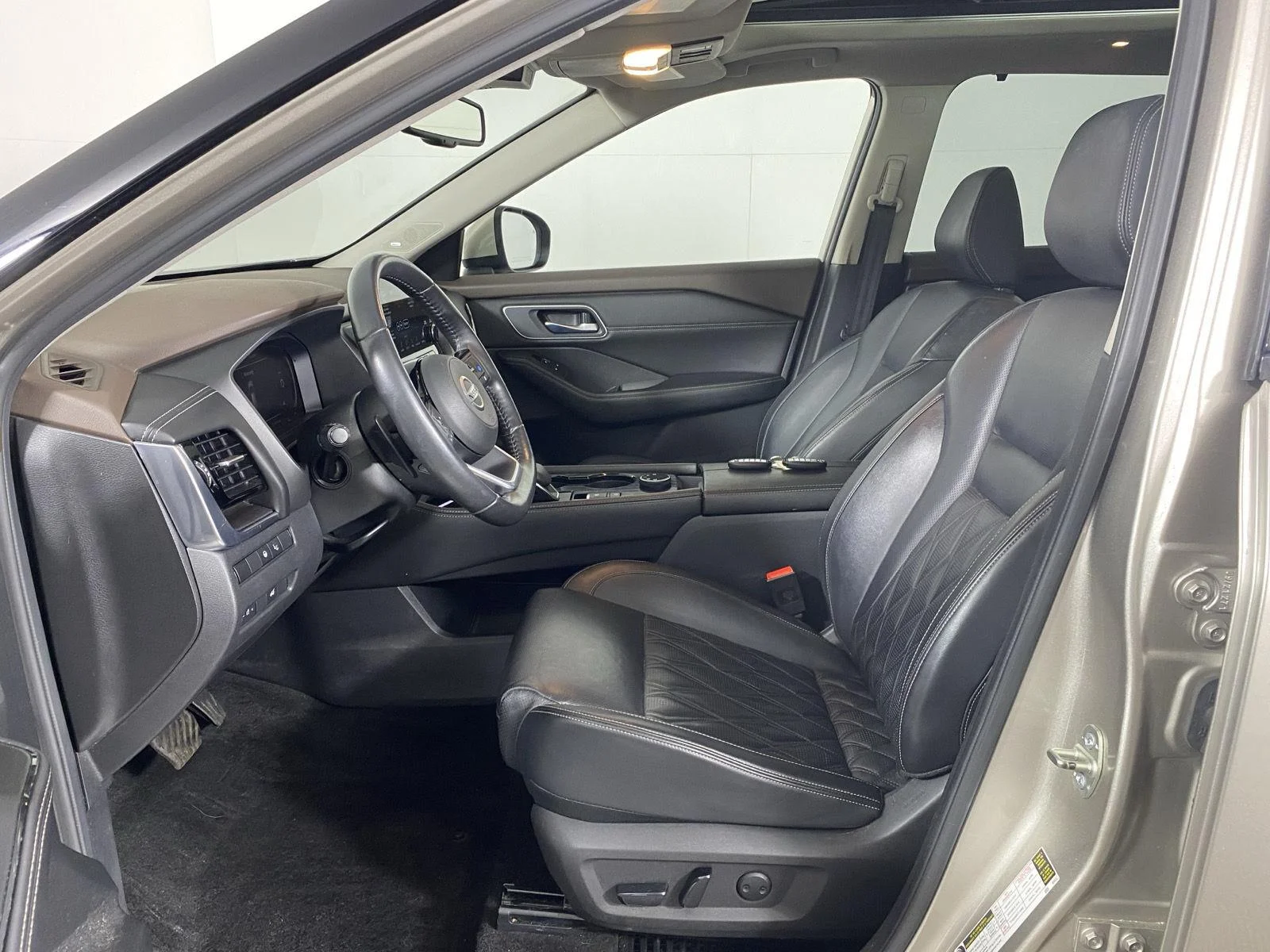Used 2021 Champagne Silver Metallic Nissan Platinum image 13