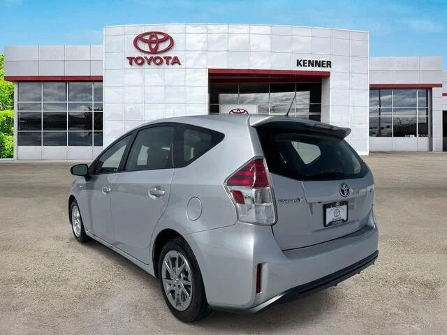 Used 2015 Classic Silver Metallic Toyota Three image 4