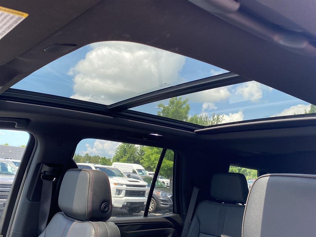 Used 2022 Iridescent Pearl Tricoat Chevrolet RST image 4