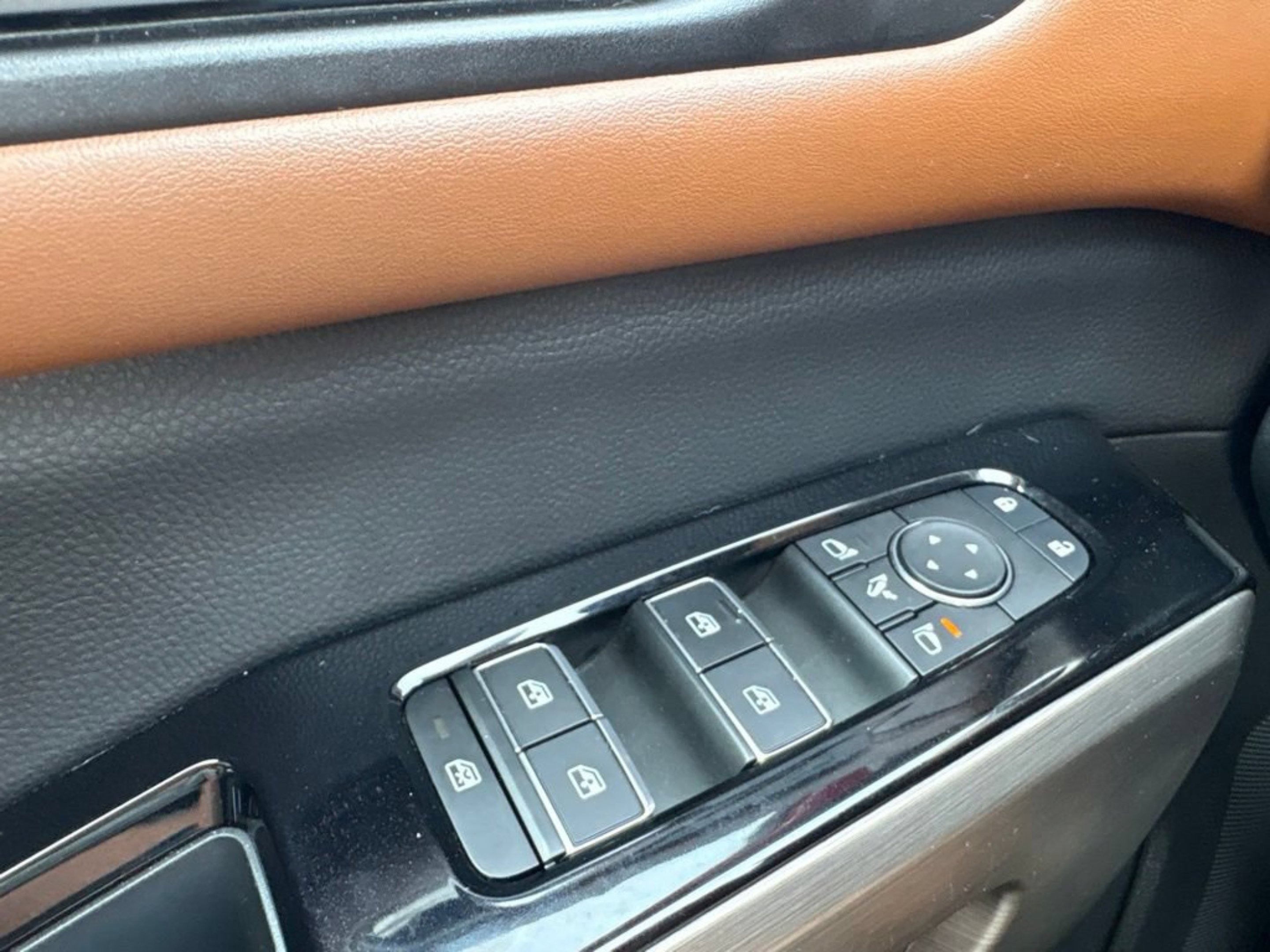 Used 2024 Scarlet Ember Nissan Platinum image 16
