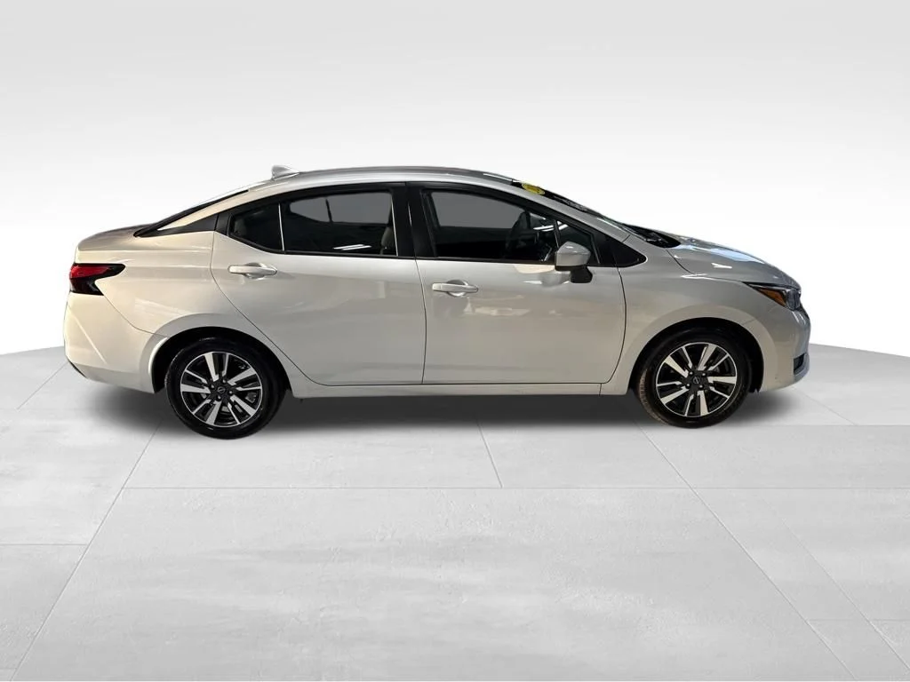 Used 2025 Silver Nissan 1.6 SV image 10
