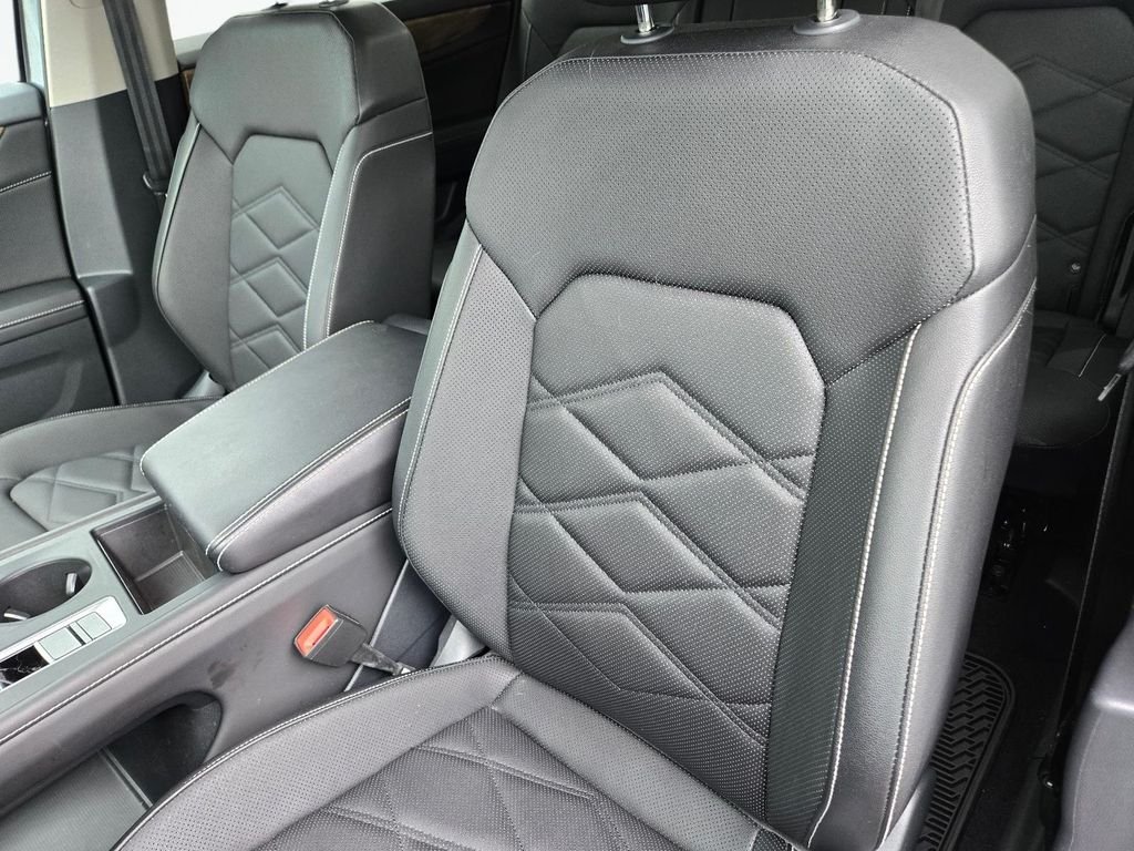Used 2025 Gray Volkswagen 2.0T SE image 16