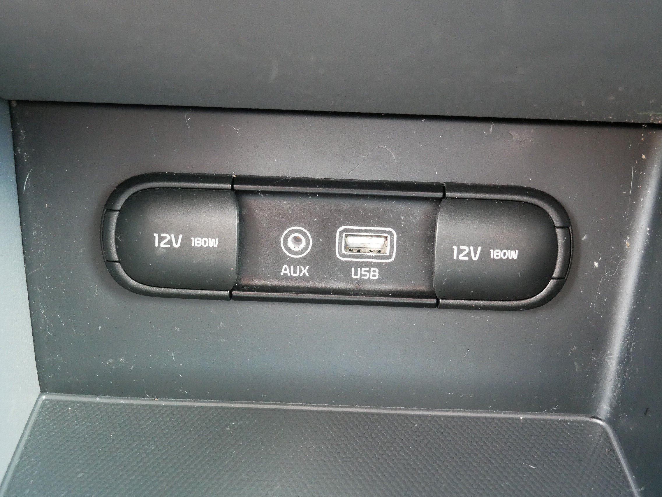 Used 2018 Aurora Black Pearl Kia FE image 32