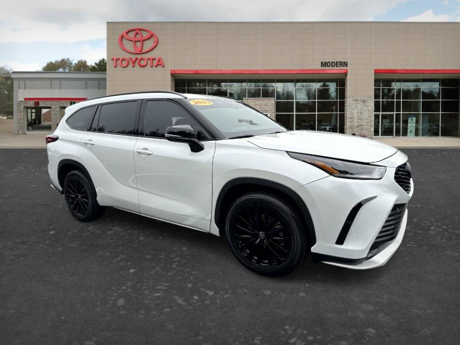 Used 2023 Wind Chill Pearl Toyota XSE image 3