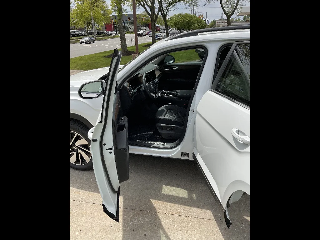 New 2026 Opal White Pearl Volkswagen SE 4Motion image 7
