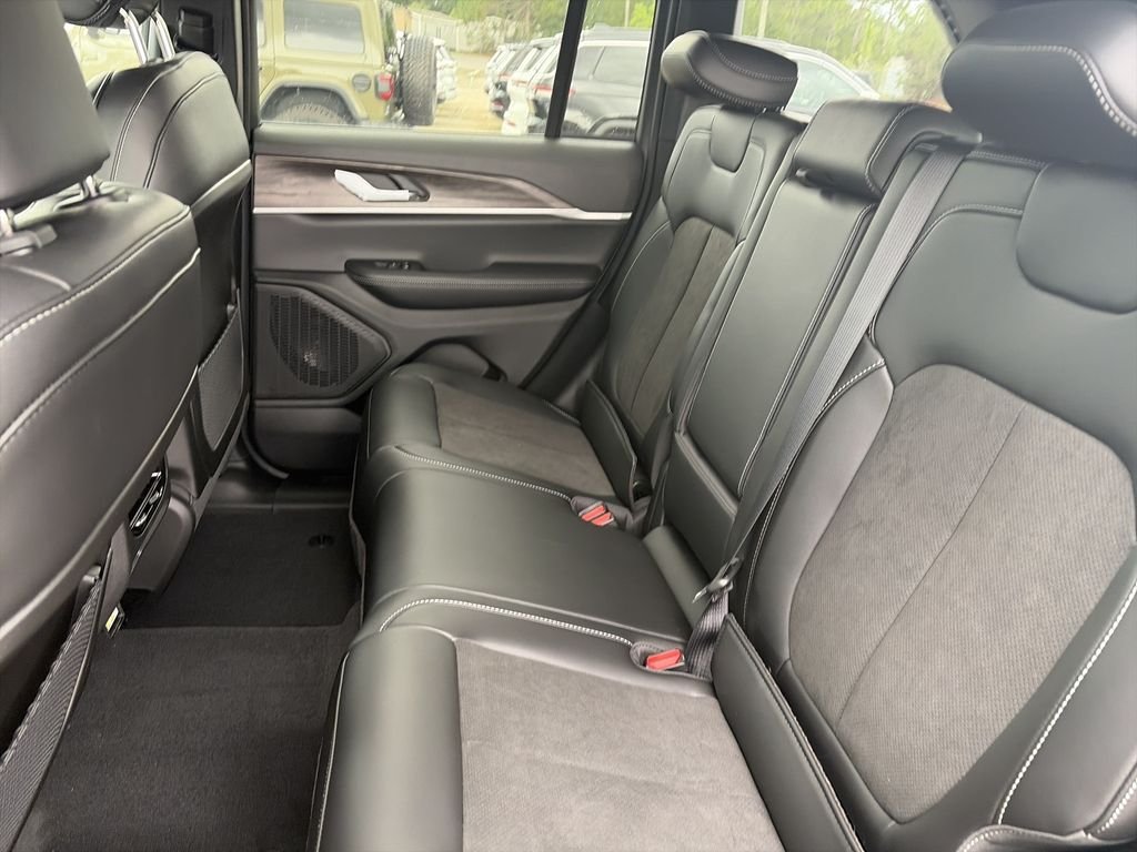 New 2026 Baltic Gray Metallic Clear-Coat Exterior Paint Jeep Altitude image 32