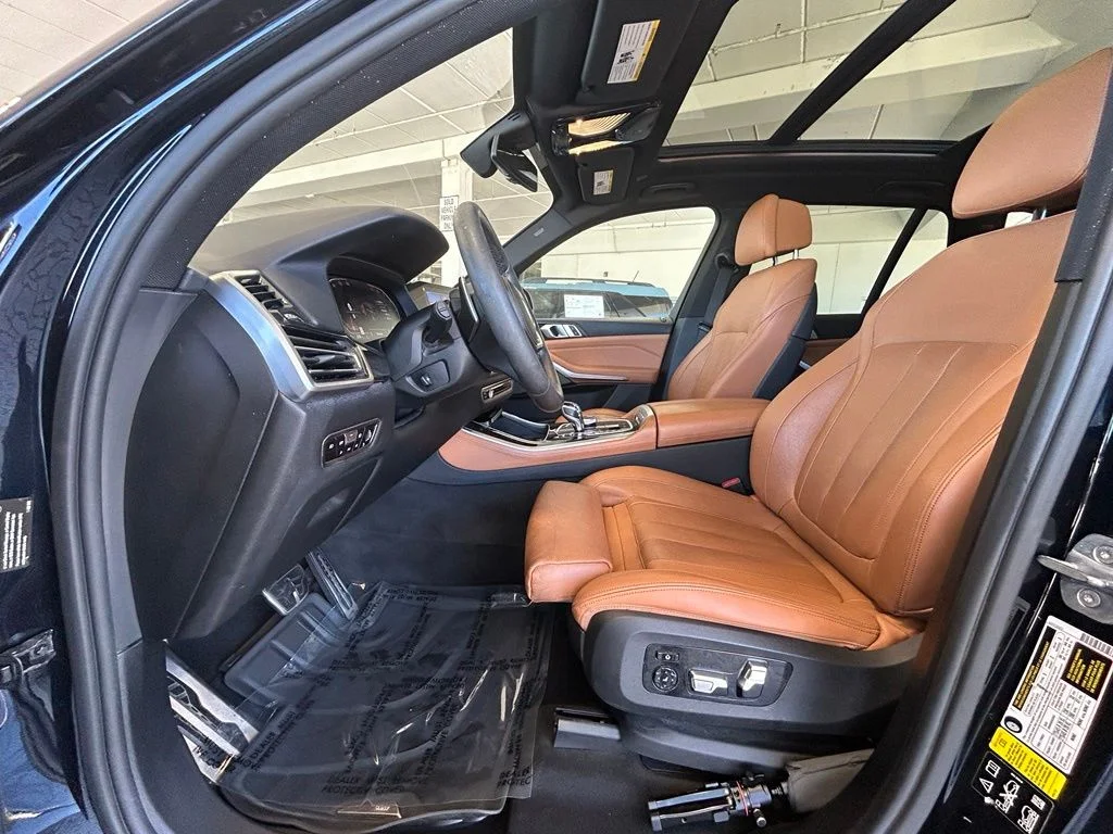 Certified Used 2019 Carbon Black Metallic BMW xDrive40i image 11