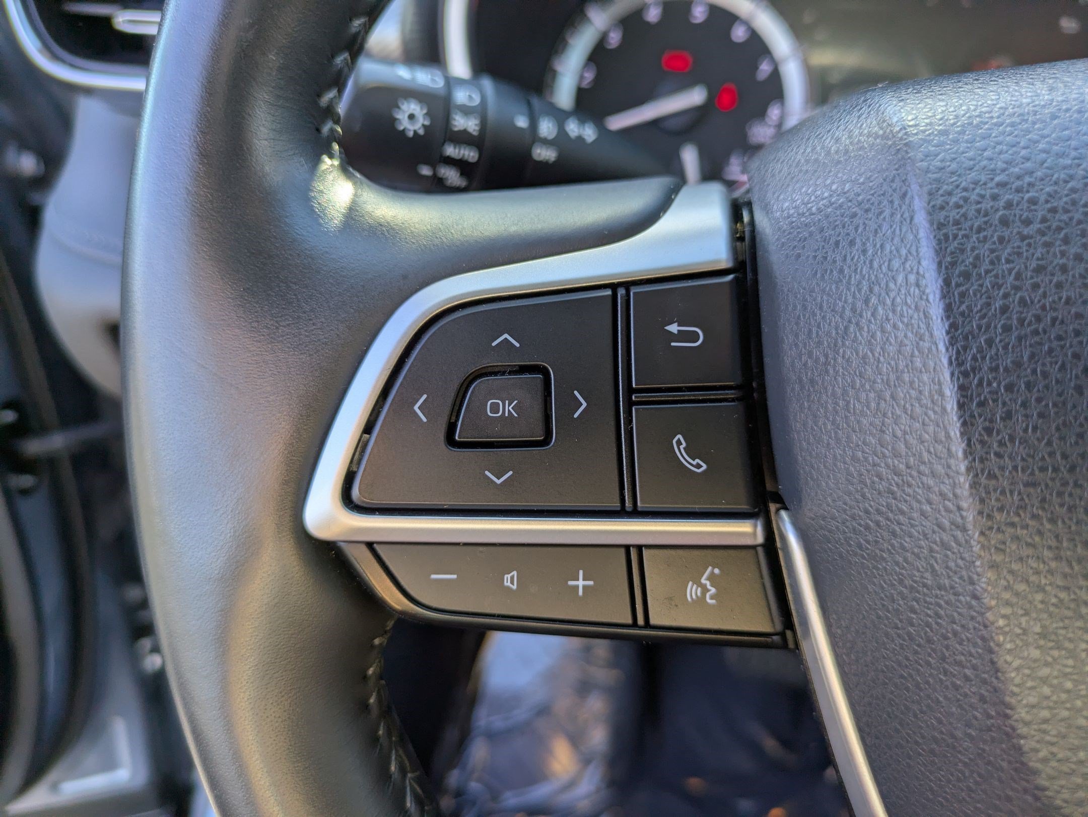 Used 2022 Moon Dust Toyota Platinum image 18