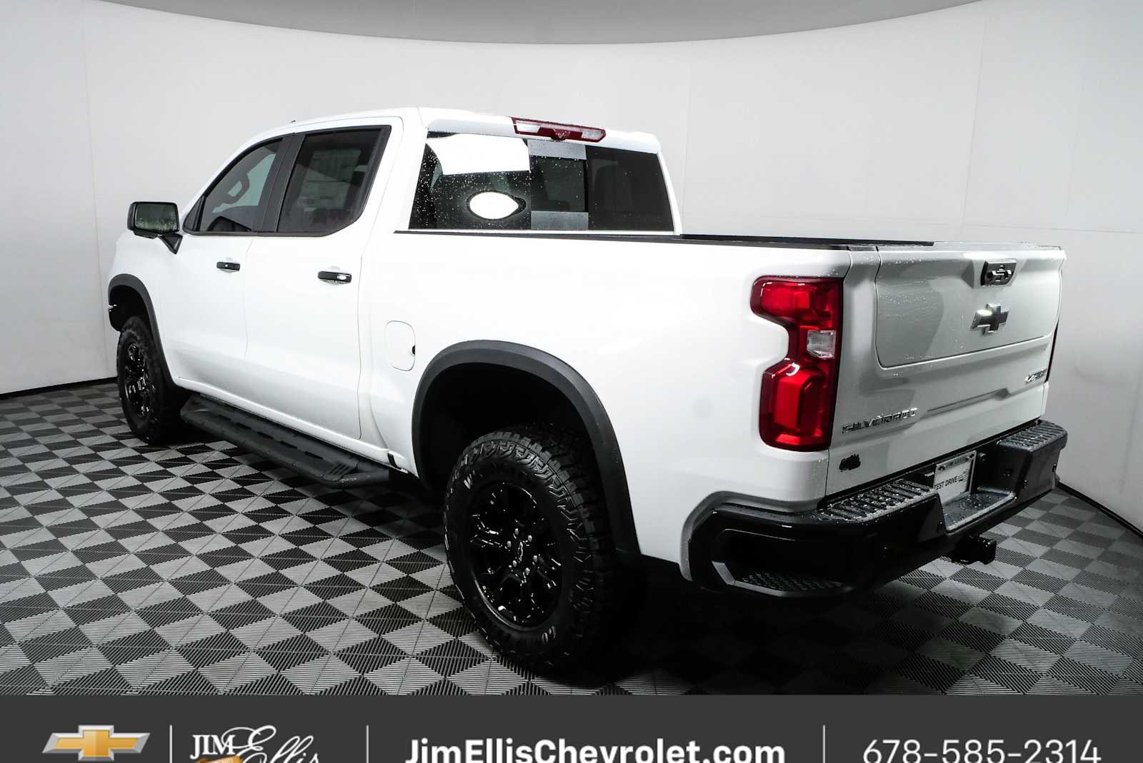 New 2026 Summit White Chevrolet ZR2 image 30