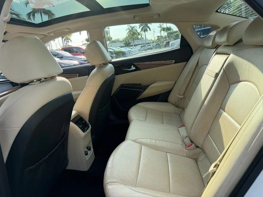Used 2019 White Kia Technology image 12