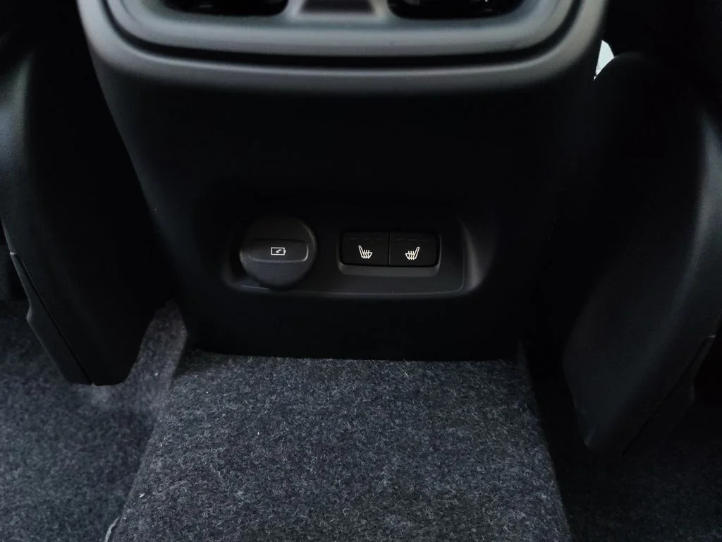 2026 Volvo XC40 Plus - Photo 26