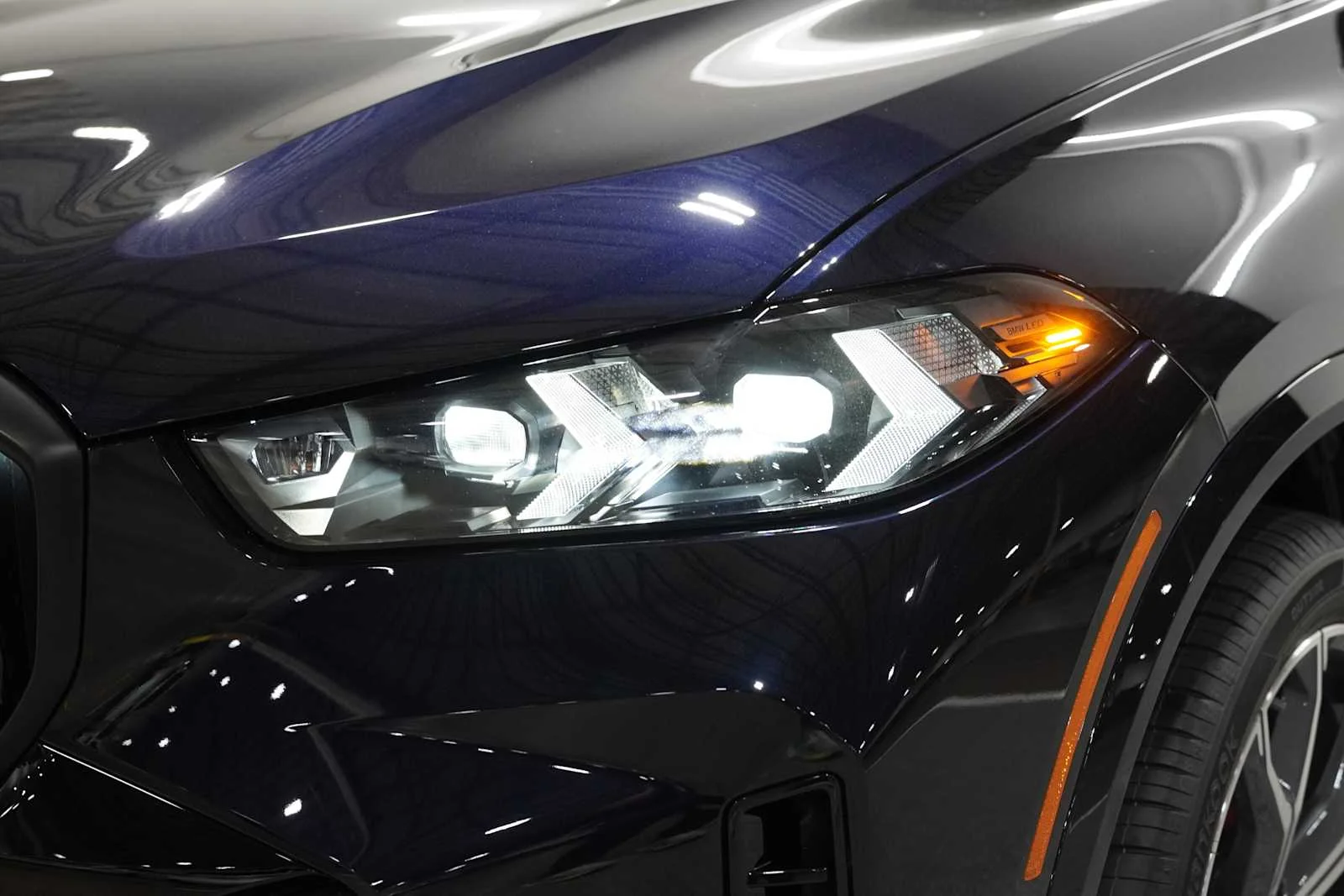 New 2026 Carbon Black Metallic BMW xDrive40i image 4
