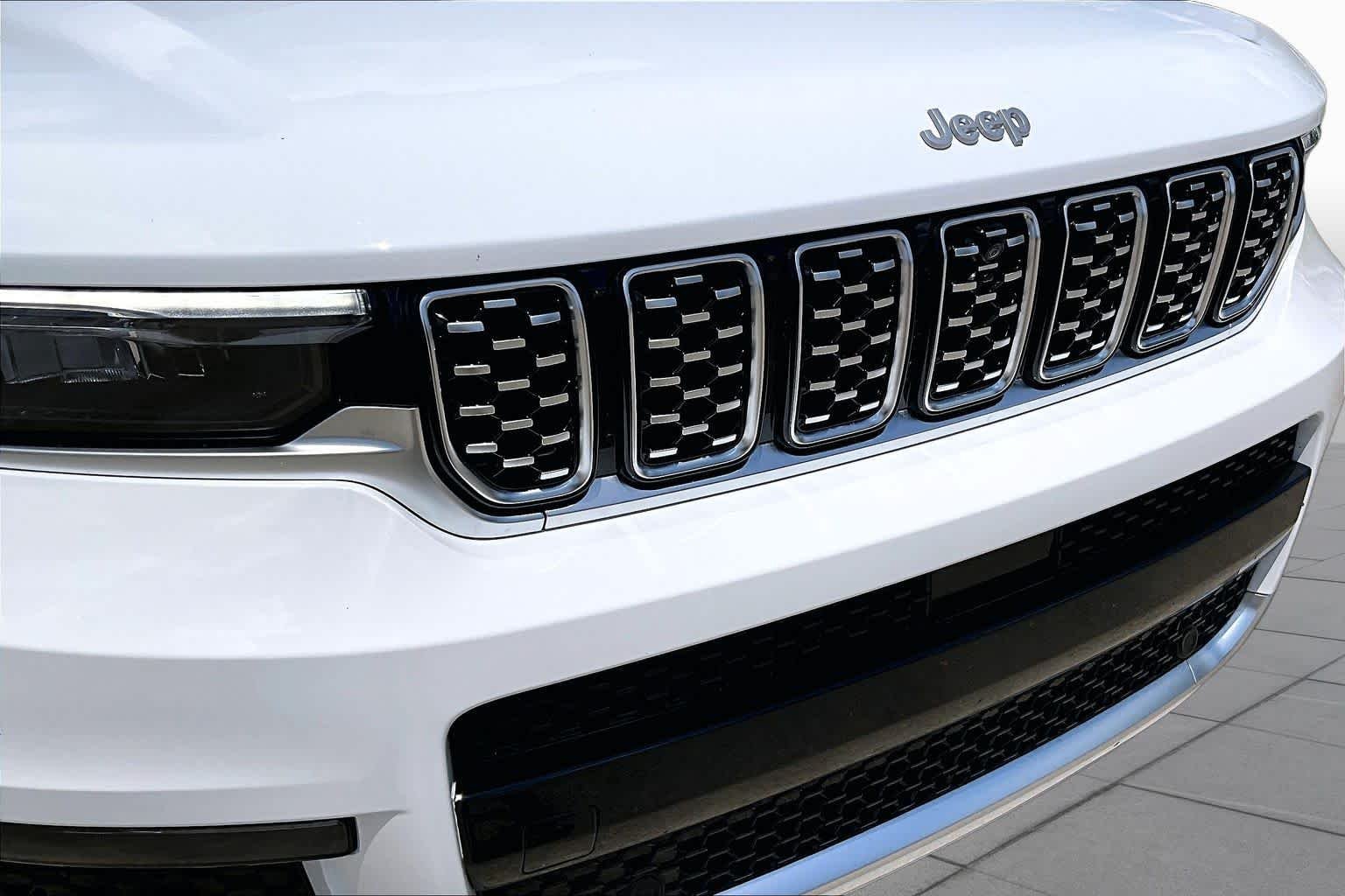 Used 2025 Bright White Clearcoat Jeep Summit image 28