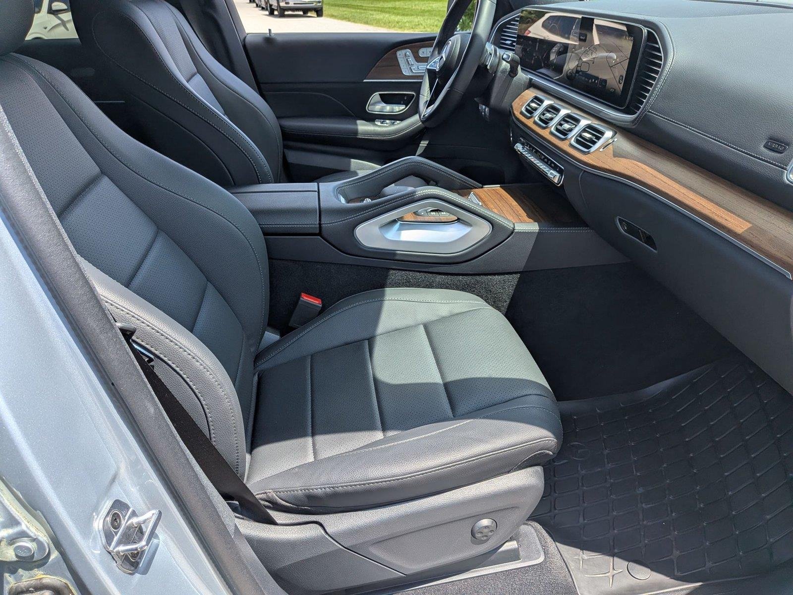 Used 2025 Cirrus Silver Metallic Mercedes-Benz GLS 450 image 37