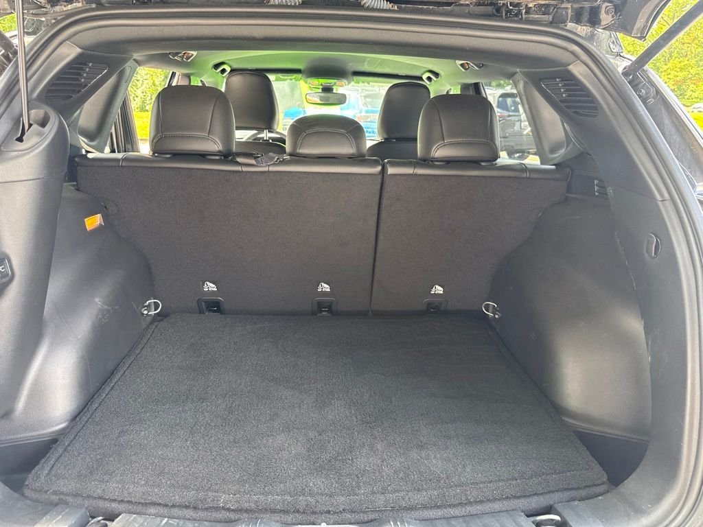 Used 2023 Black Jeep Latitude image 13