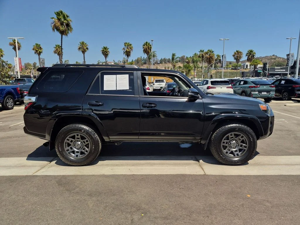 Used 2020 Black Toyota Venture image 3