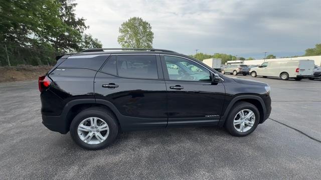 Used 2024 Ebony Twilight Metallic GMC SLE image 9