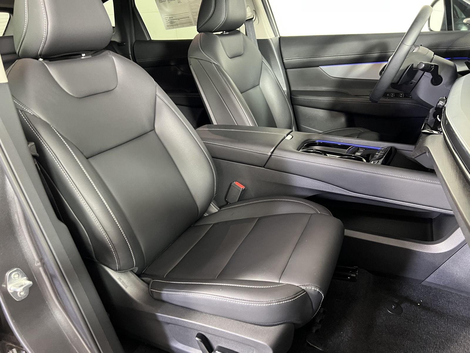 Certified Used 2025 Gun Metallic Nissan SL image 28